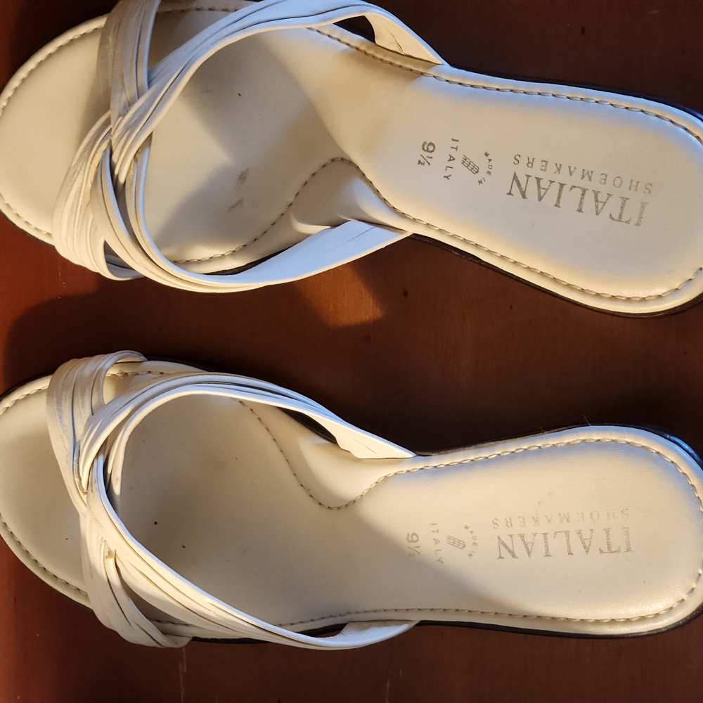 Italian Shoemakers Women's Cream Sandals